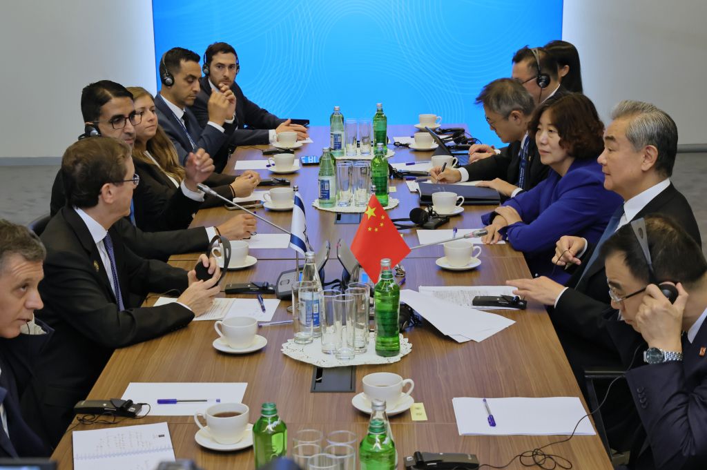 Chinese FM meets Israeli president