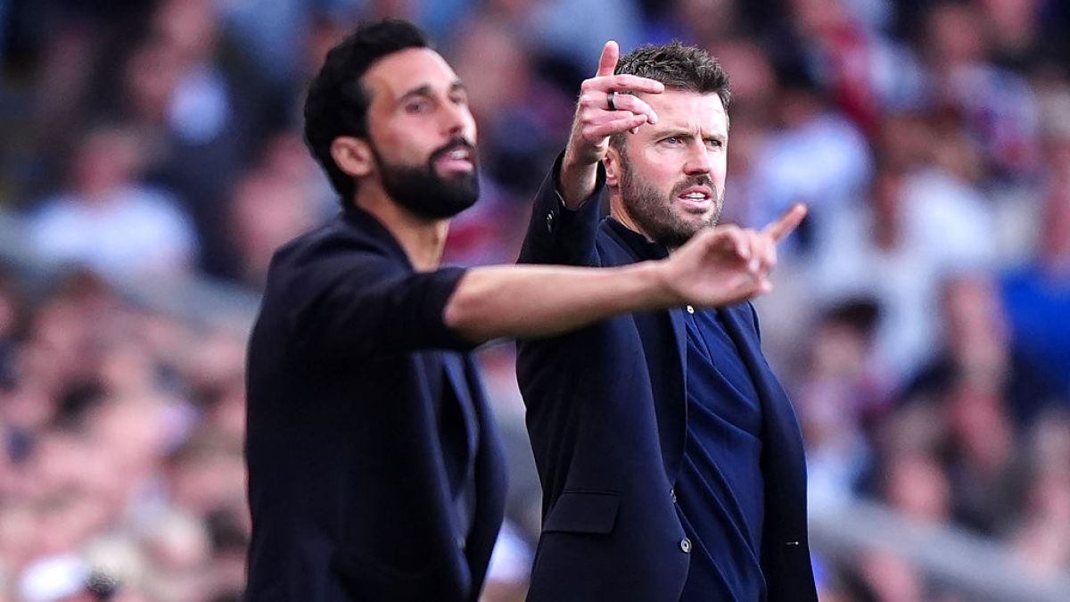 Fulham manager Arbeloa fined for Man Utd refereeing outburst