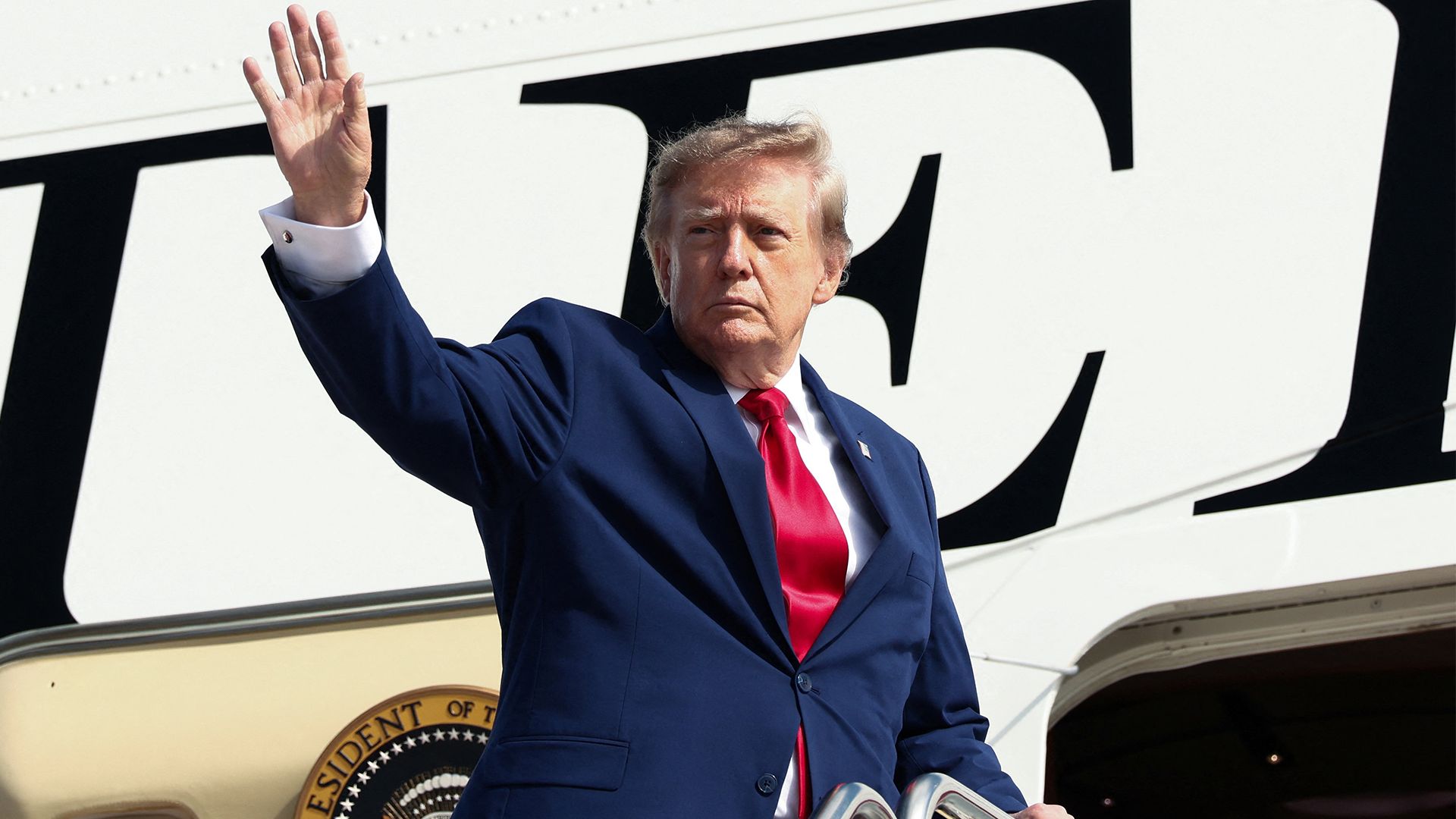 Trump told new press secretary to ‘reconsider’ role