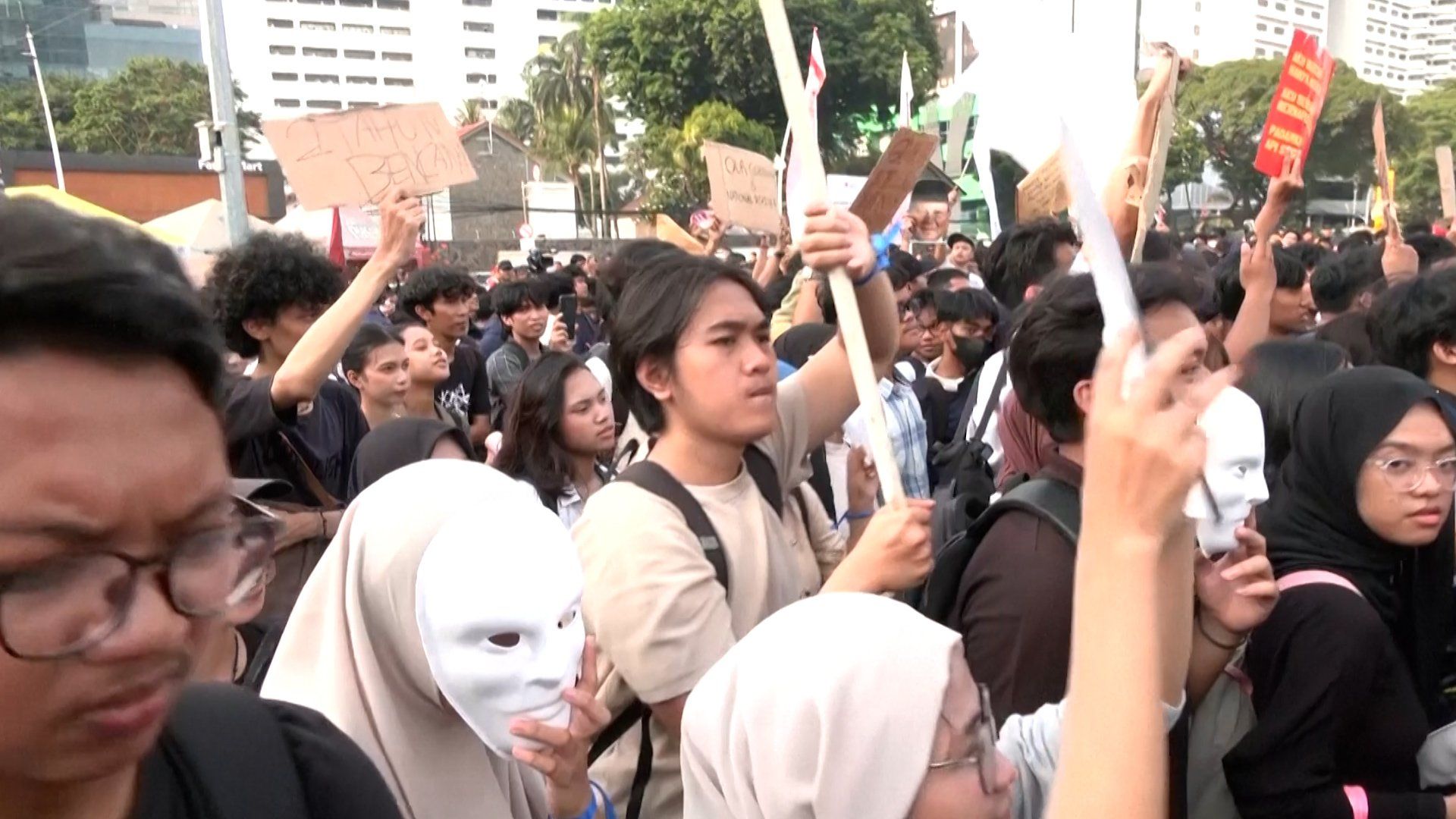Indonesians protest over land-clearing fires