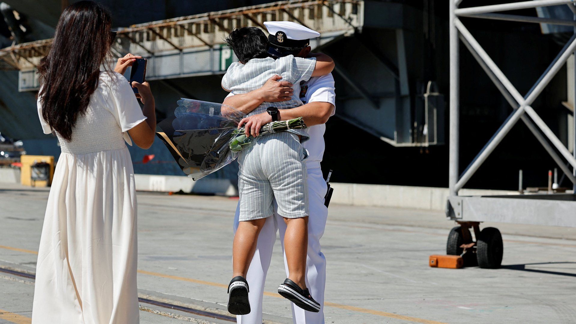 USS Abraham Lincoln returns after record-breaking deployment