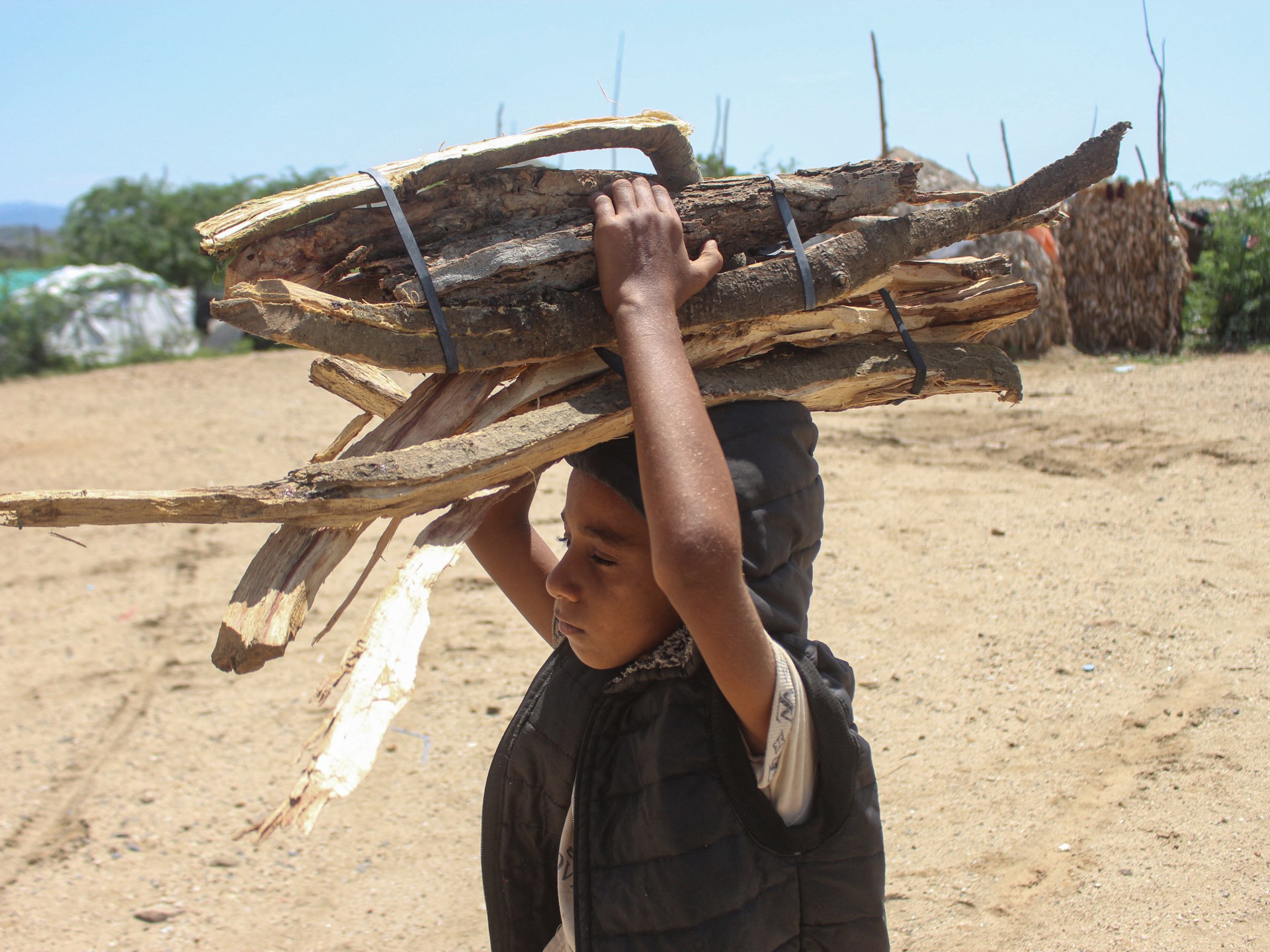 More than 200,000 displaced as fighting escalates in Yemen, UN says