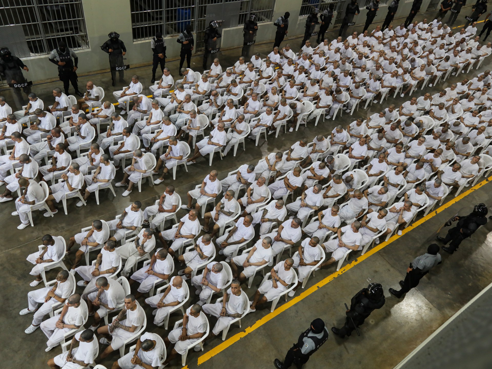In El Salvador’s mass trials, lawyers struggle to defend hundreds