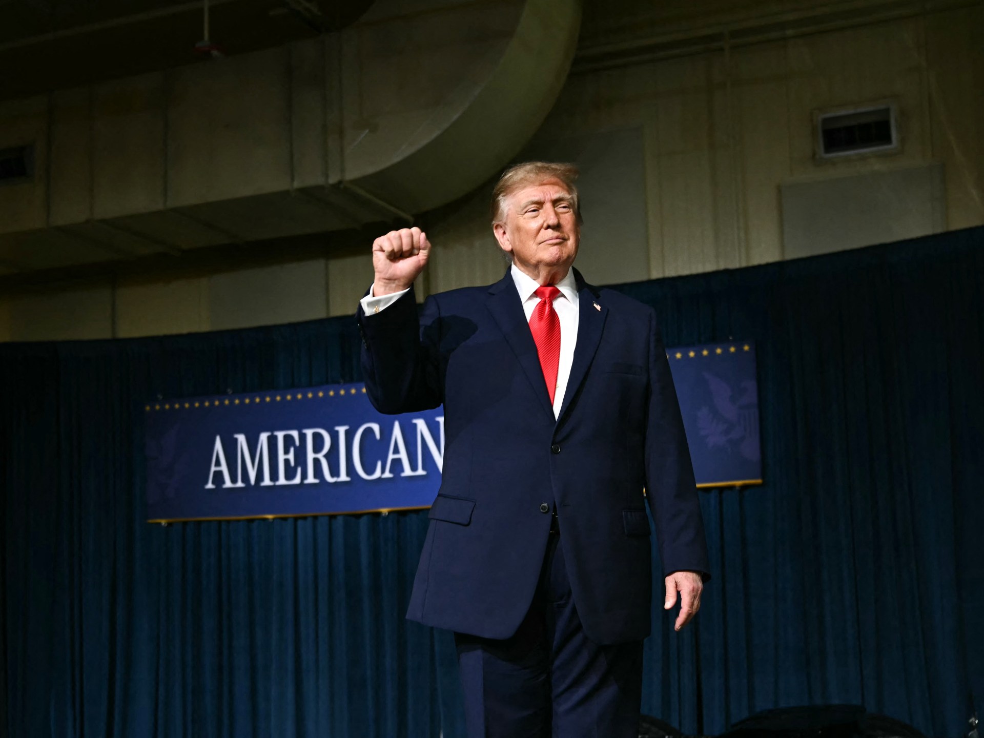 Трамп запускает блиц-кампанию по промежуточным выборам на фоне рекордно низких рейтингов одобрения