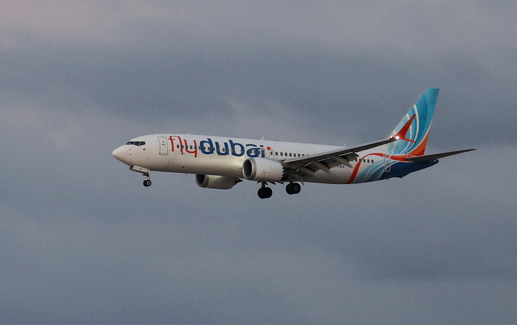 Какие пять вопросов были заданы в связи с атакой на Flydubai?