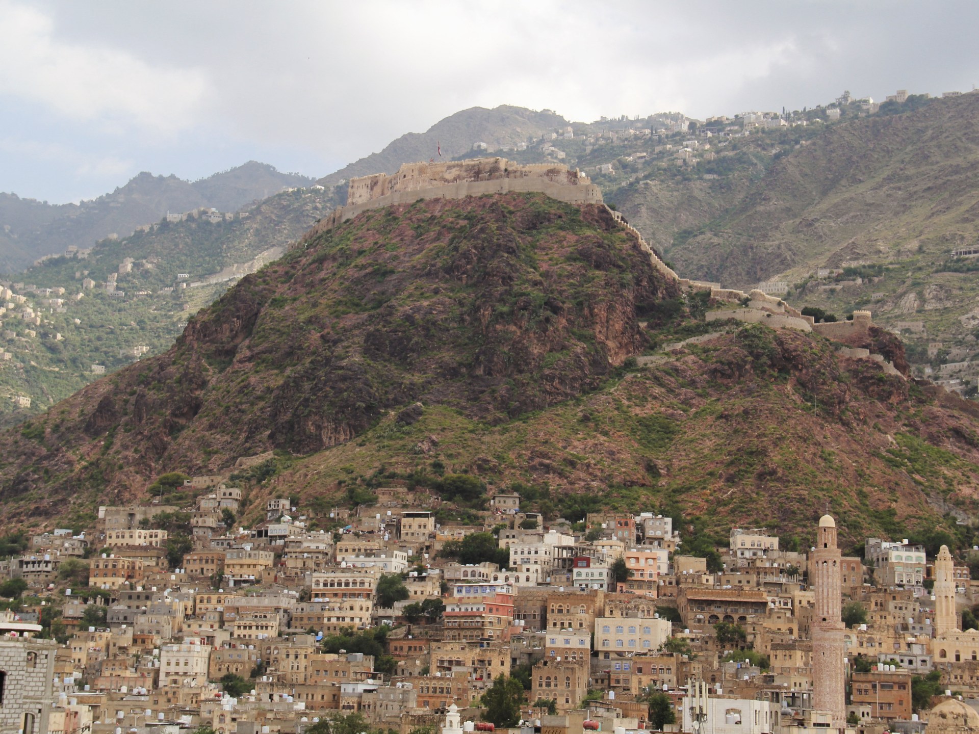 Houthis target Yemen’s presidential palace in Aden with missiles