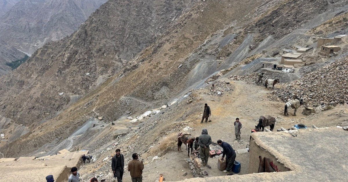 Afghanistan’s emerald miners struggle with tools but attract global buyers