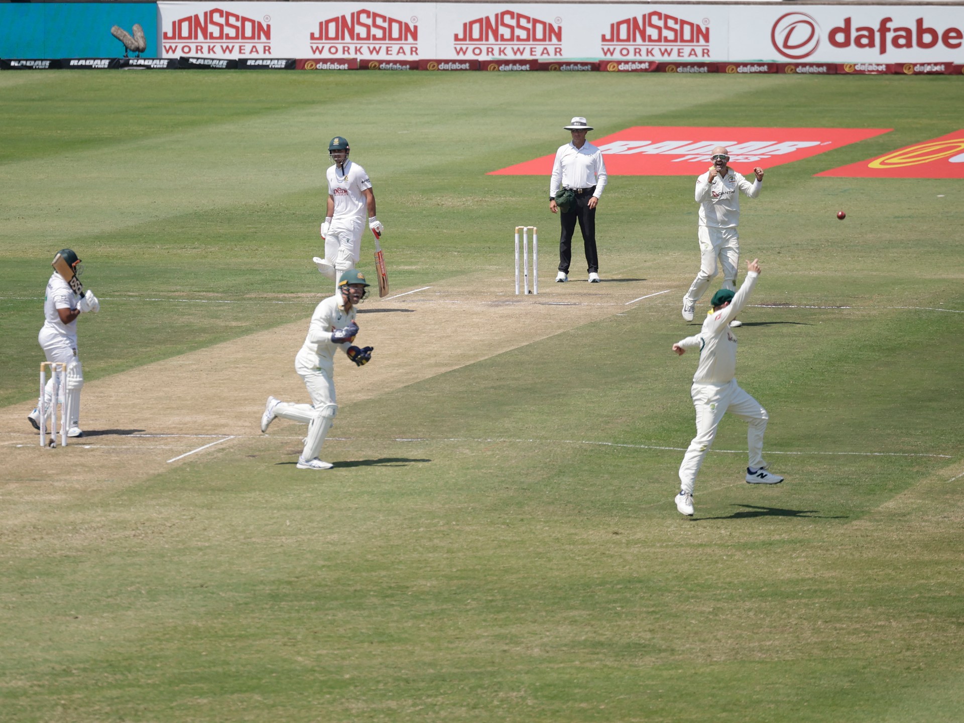 Steve Smith breaks Test fielding record as Australia dominate South Africa