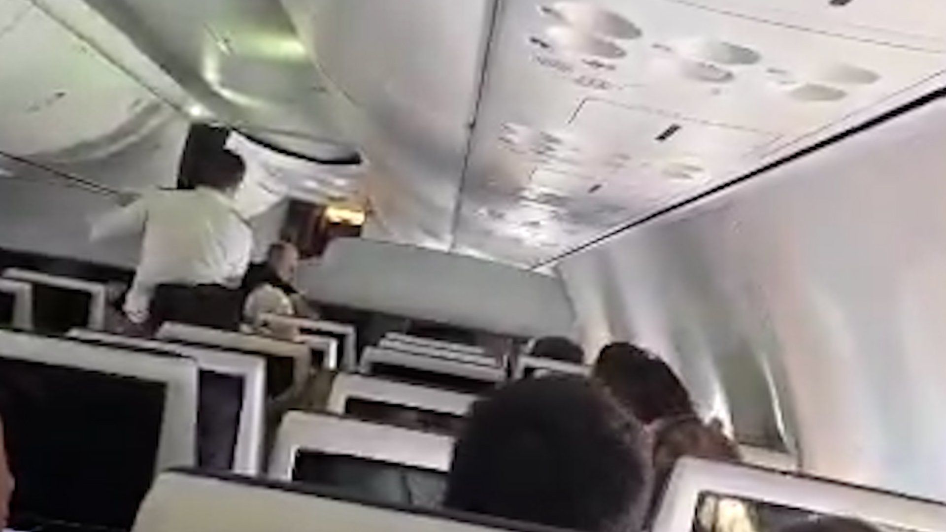 Пилота FlyDubai провозгласили "национальным героем", когда он описал нападение