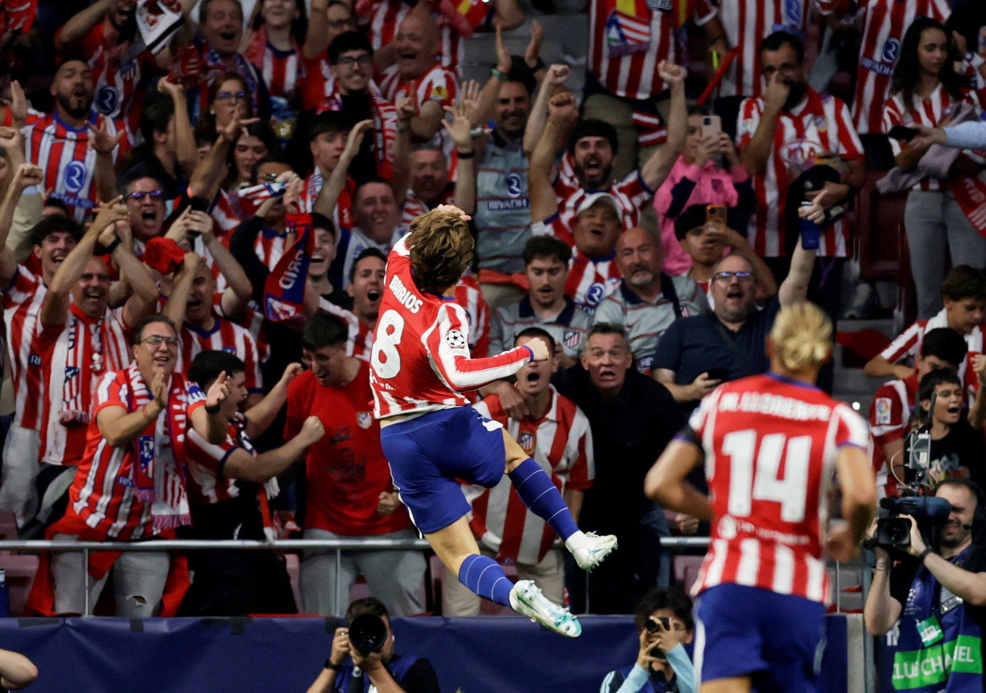 Atletico Madrid beat Manchester United 2-0 as winless run continues