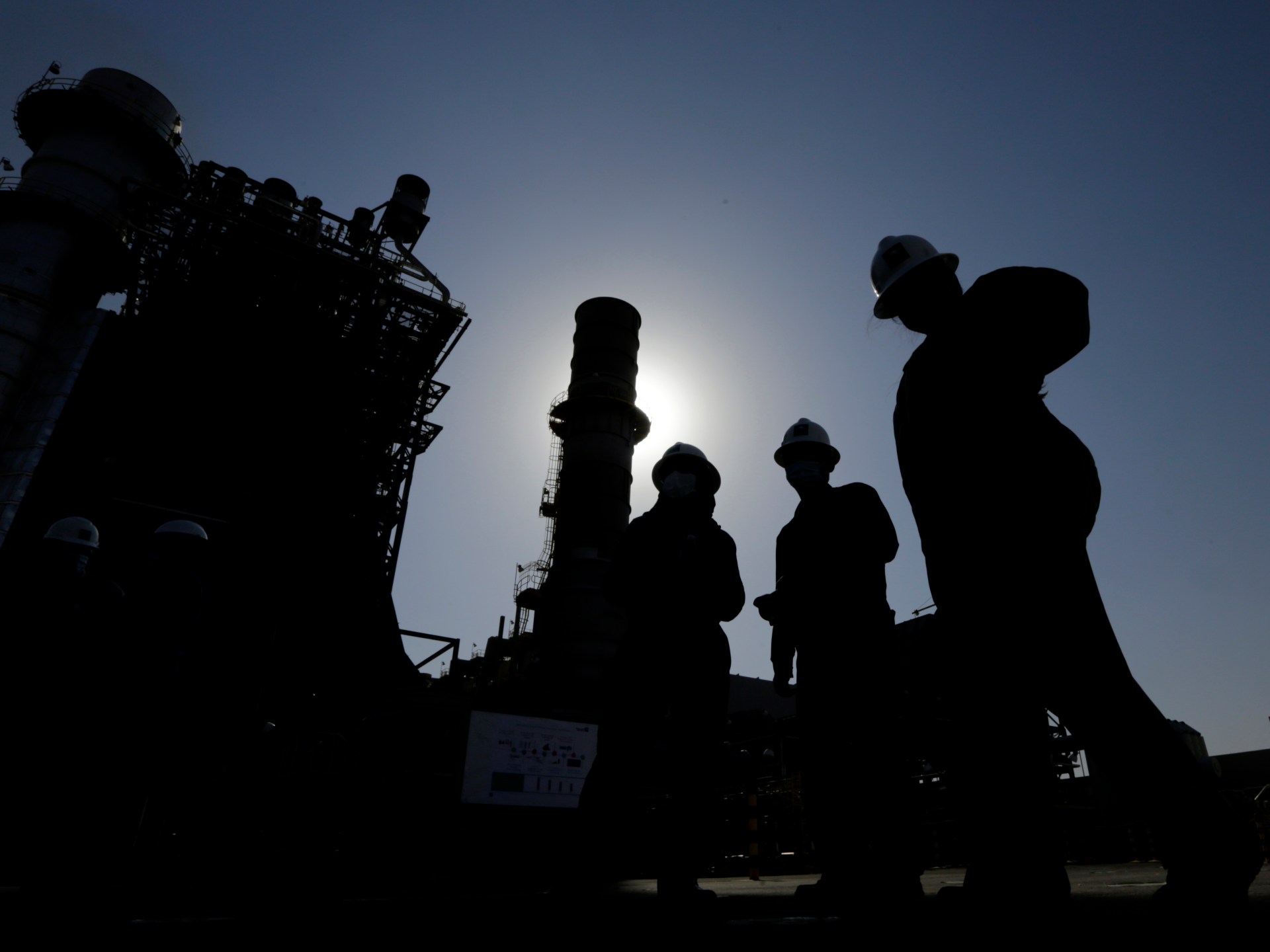Цены на нефть подскочили после того, как йеменские хуситы заявили о нападениях на объекты Саудовской Аравии