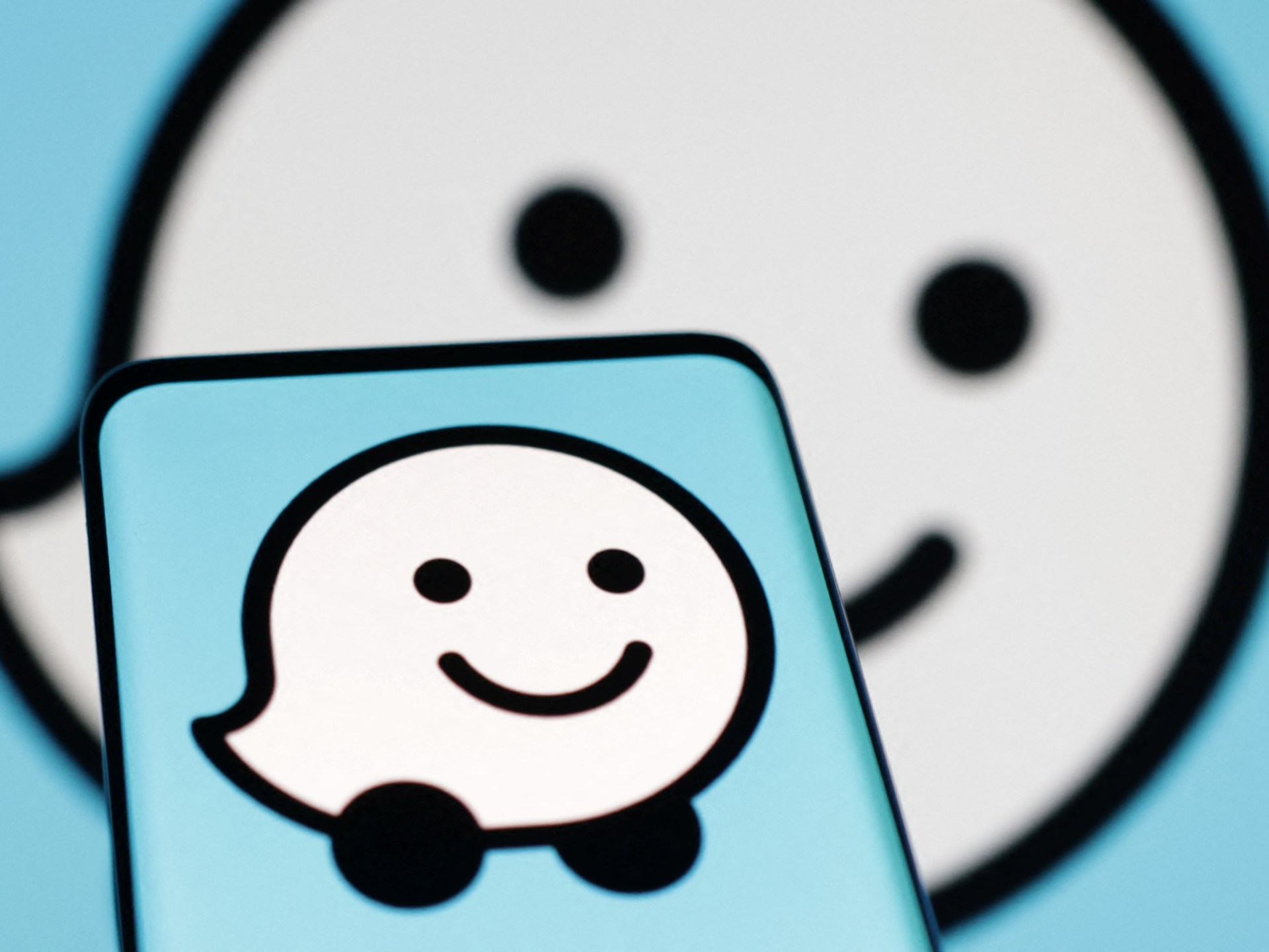Why has Iraq decided to ban online map service Waze?