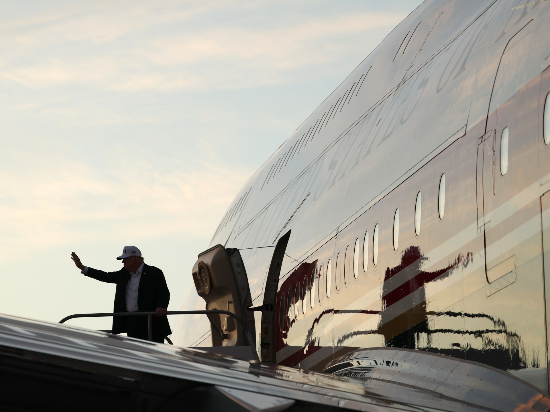 Белый дом отключил CNN от Air Force One из-за предстоящей поездки Трампа