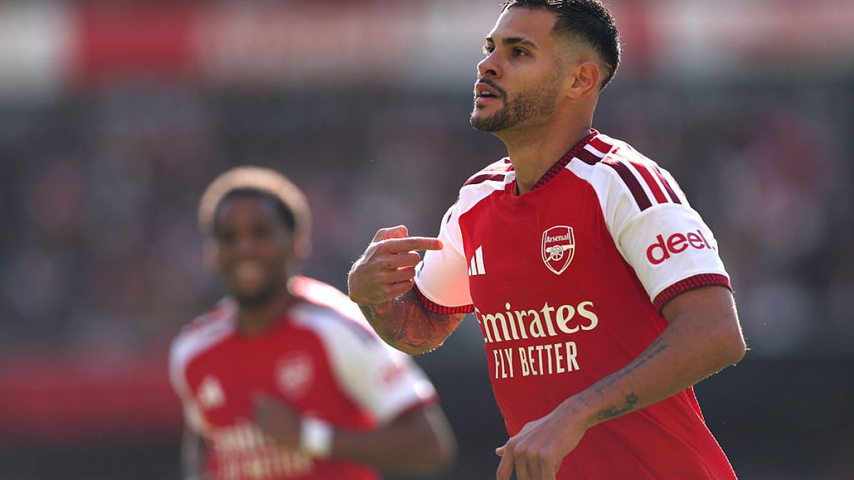 Arsenal beat Leeds 2-1 in comeback win to move level with Man City at top
