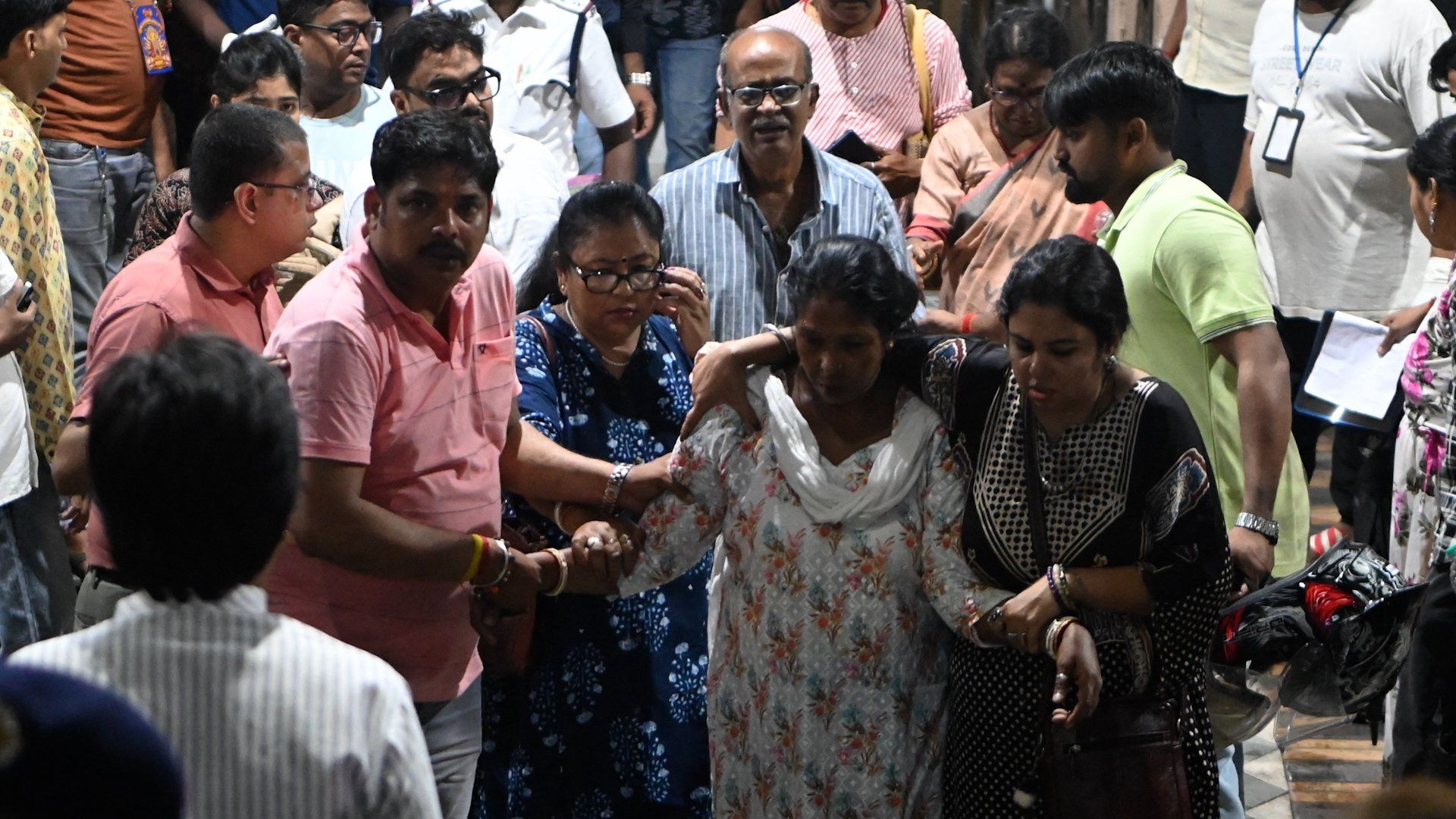 At least 19 dead in stampede at Kolkata Hindu festival
