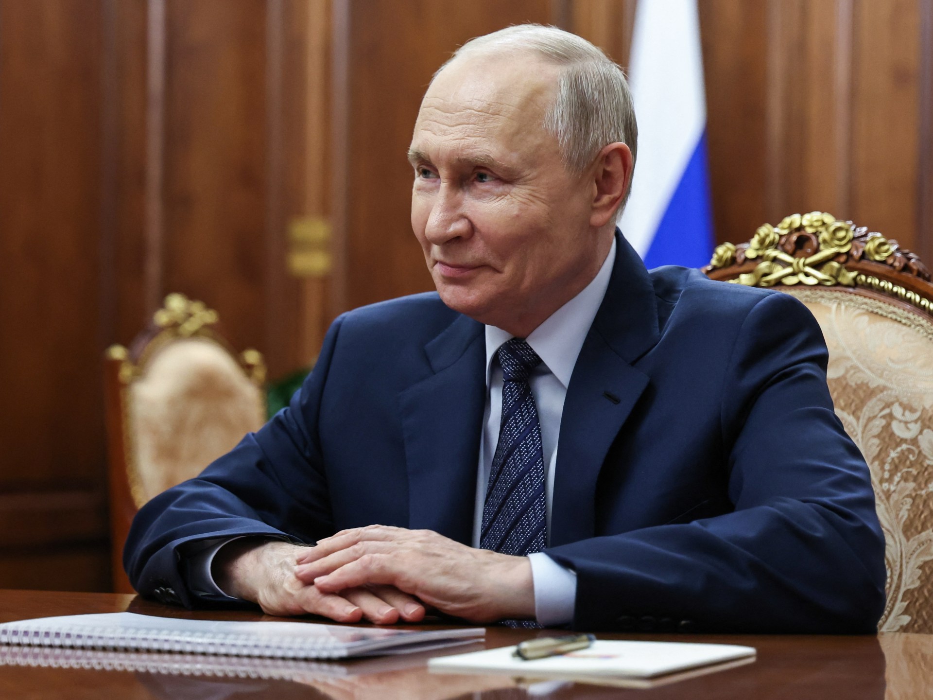 Партия Путина набирает подавляющее большинство голосов на парламентских выборах в России