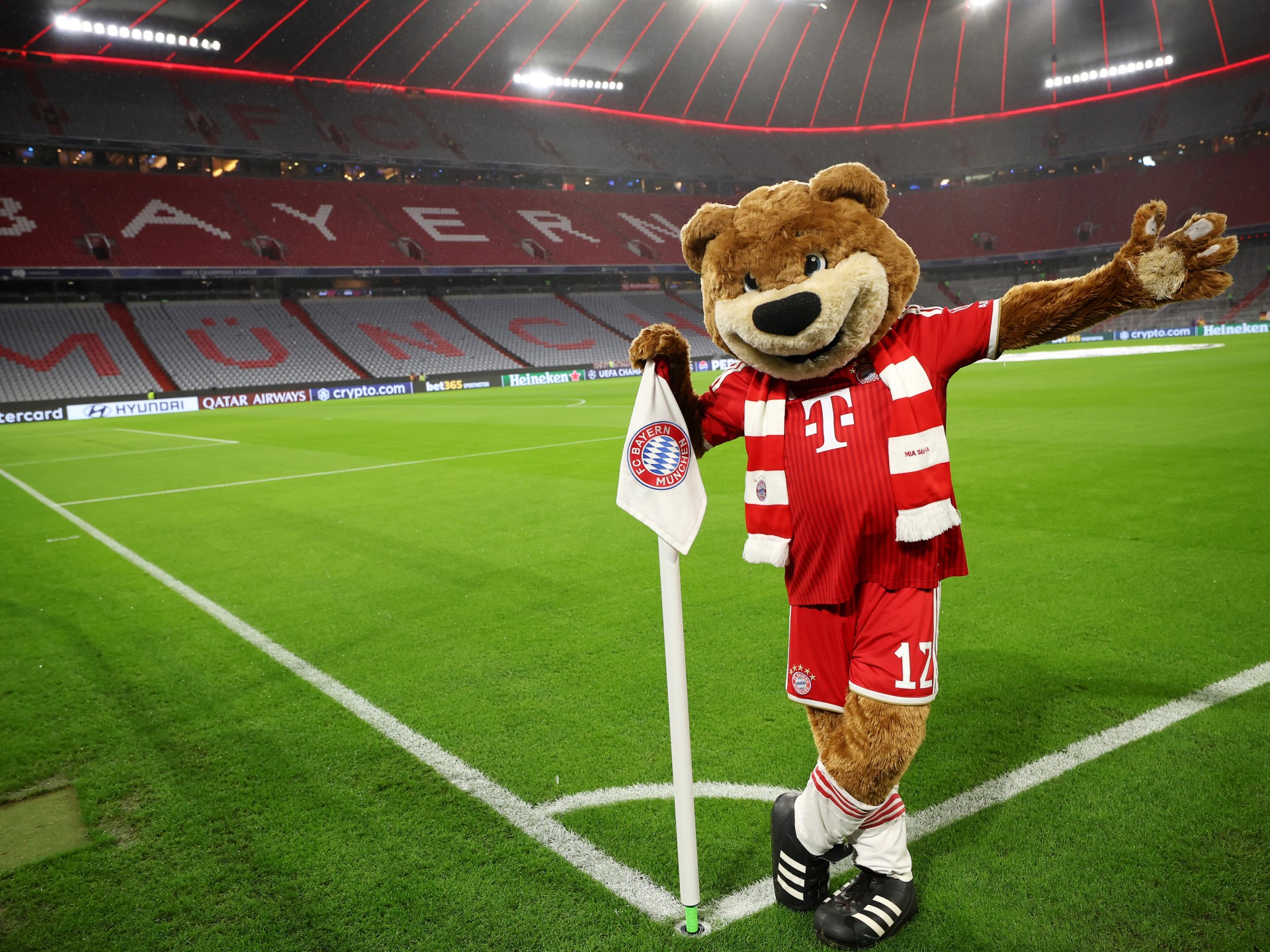 Bayern Munich vs Arsenal LIVE: Champions League