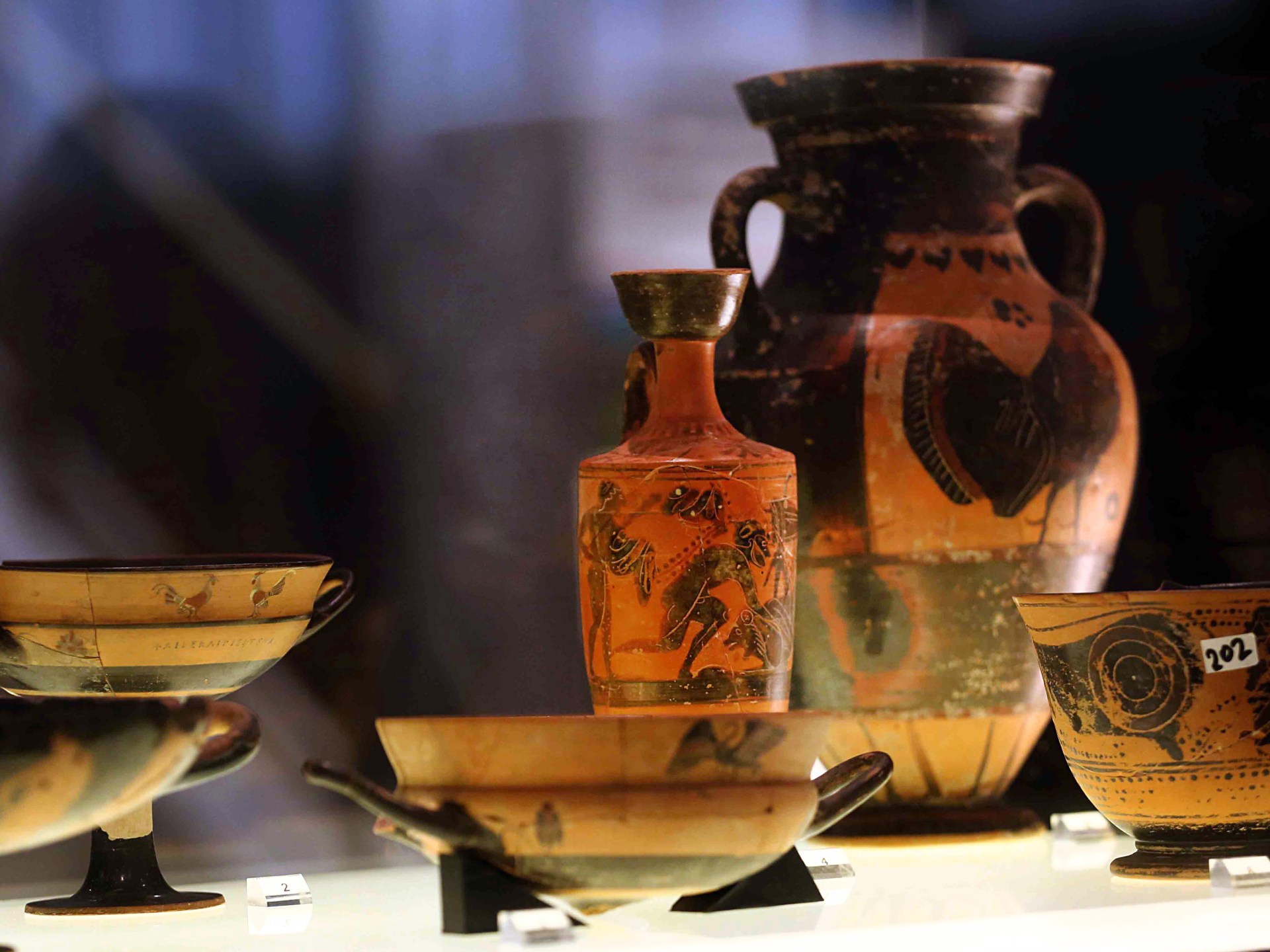 Israel returns 22 stolen ancient artefacts to Greece